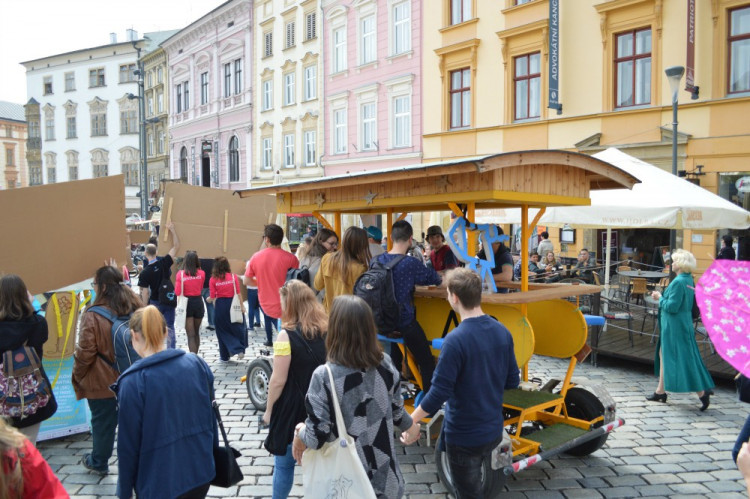 FOTOGALERIE: "Marek Eben" korunoval královnu Majálesu na Dolním náměstí
