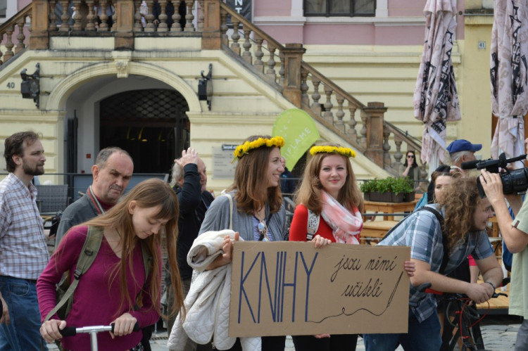 FOTOGALERIE: "Marek Eben" korunoval královnu Majálesu na Dolním náměstí