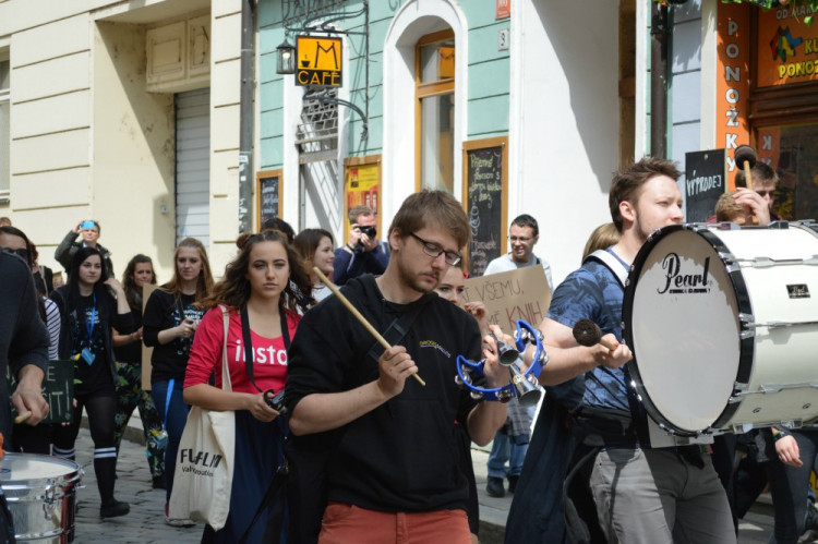 FOTOGALERIE: "Marek Eben" korunoval královnu Majálesu na Dolním náměstí