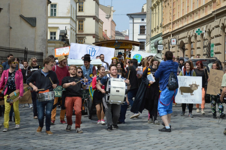 FOTOGALERIE: "Marek Eben" korunoval královnu Majálesu na Dolním náměstí