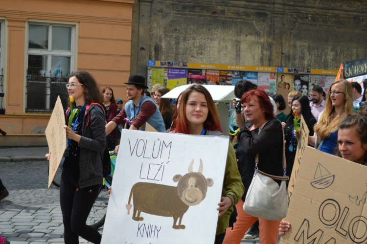 FOTOGALERIE: "Marek Eben" korunoval královnu Majálesu na Dolním náměstí