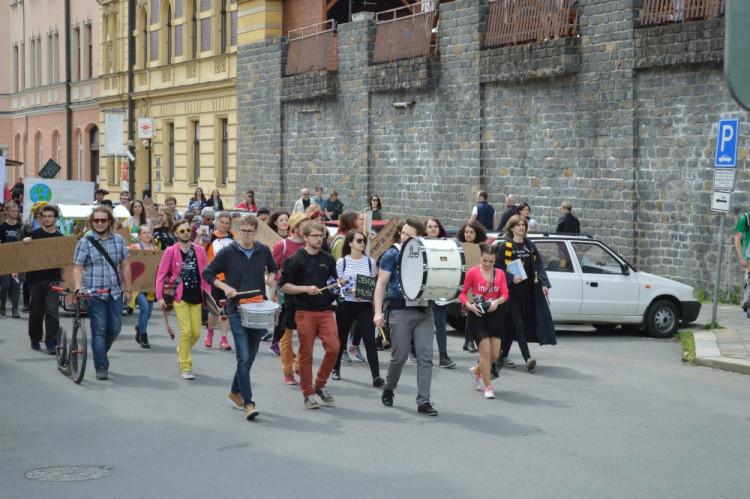 FOTOGALERIE: "Marek Eben" korunoval královnu Majálesu na Dolním náměstí