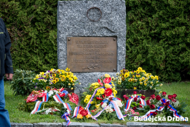 Lidé v Českých Budějovicích uctili památku konce 2. světové války