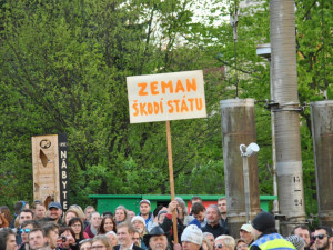 Demonstrace před Imperialem a jednání zástupců koalice s prezidentem