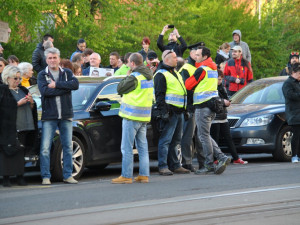 Demonstrace před Imperialem a jednání zástupců koalice s prezidentem