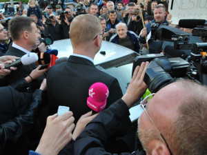 Demonstrace před Imperialem a jednání zástupců koalice s prezidentem