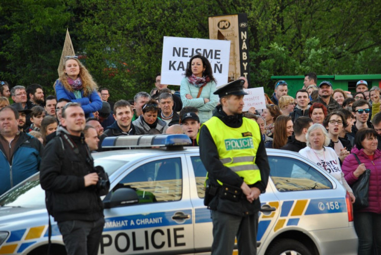 Demonstrace před Imperialem a jednání zástupců koalice s prezidentem