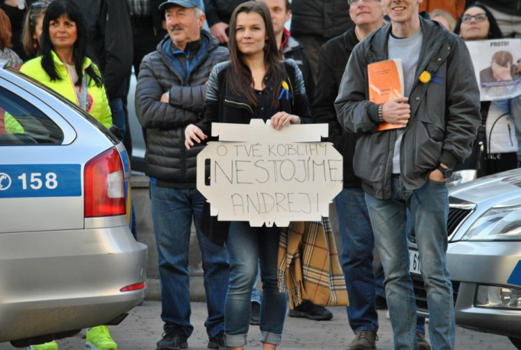 Demonstrace před Imperialem a jednání zástupců koalice s prezidentem