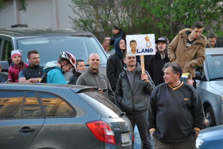 Demonstrace před Imperialem a jednání zástupců koalice s prezidentem