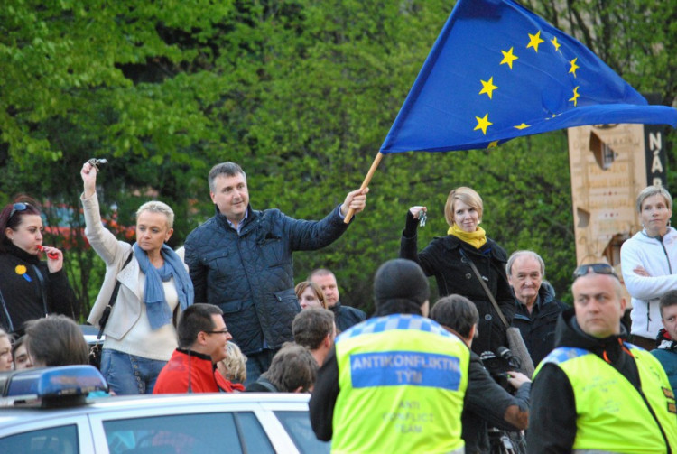Demonstrace před Imperialem a jednání zástupců koalice s prezidentem