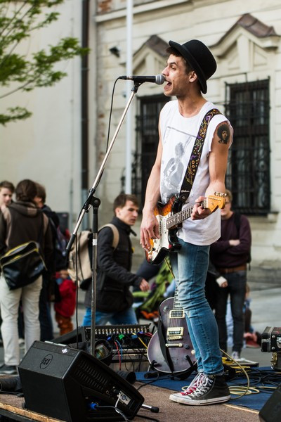 Proč? Proto! Pokojná demonstrace se ze Svoboďáku přesunula na Moravák. Za kulturou. Autor: Tomáš Hrivňák