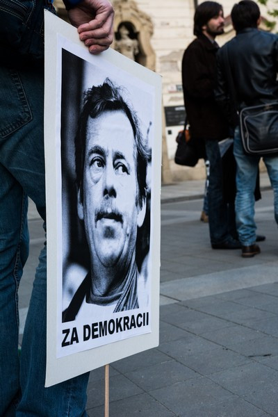 Proč? Proto! Pokojná demonstrace se ze Svoboďáku přesunula na Moravák. Za kulturou. Autor: Tomáš Hrivňák