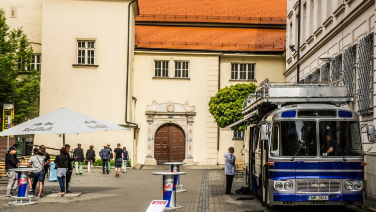 Husova ožila dešti navzdory, na Kmeny se stála fronta. Autor: Tomáš Hrivňák