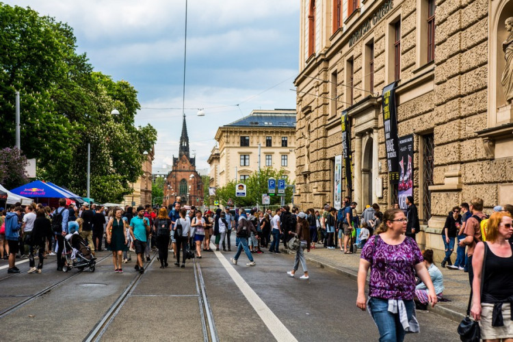 Husova ožila dešti navzdory, na Kmeny se stála fronta. Autor: Tomáš Hrivňák