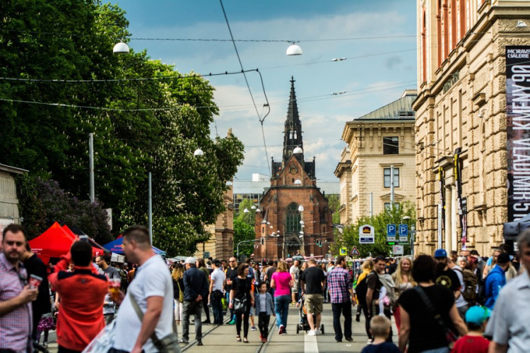 Husova ožila dešti navzdory, na Kmeny se stála fronta. Autor: Tomáš Hrivňák