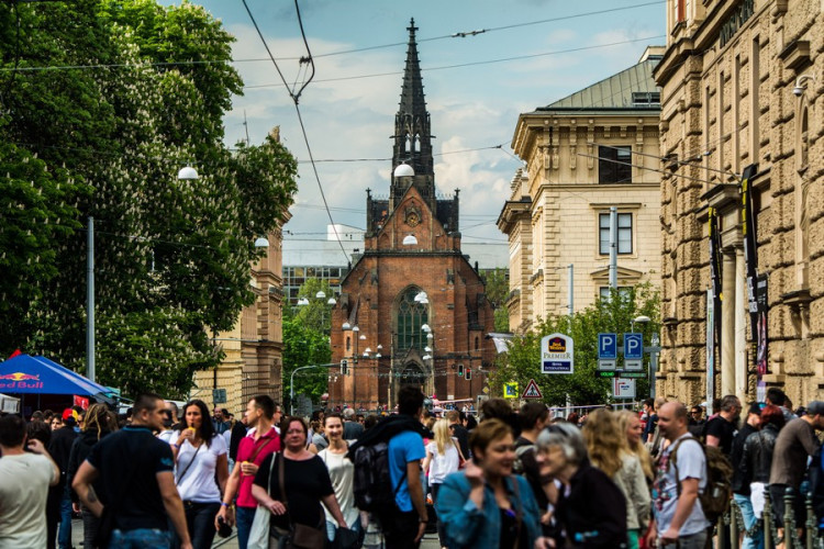 Husova ožila dešti navzdory, na Kmeny se stála fronta. Autor: Tomáš Hrivňák