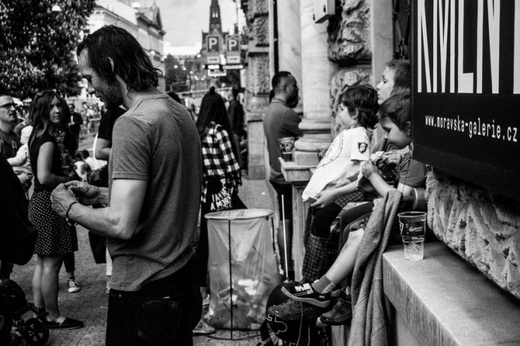 Husova ožila dešti navzdory, na Kmeny se stála fronta. Autor: Tomáš Hrivňák