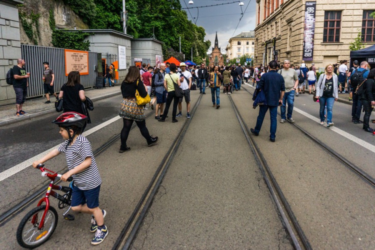 Husova ožila dešti navzdory, na Kmeny se stála fronta. Autor: Tomáš Hrivňák
