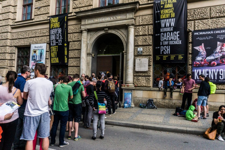 Husova ožila dešti navzdory, na Kmeny se stála fronta. Autor: Tomáš Hrivňák