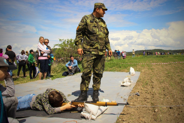 Den s 25. protiletadlovým raketovým plukem