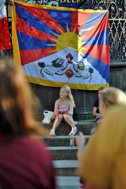 Lidé se sešli protestovat proti prezidentu Zemanovi a Andreji Babišovi