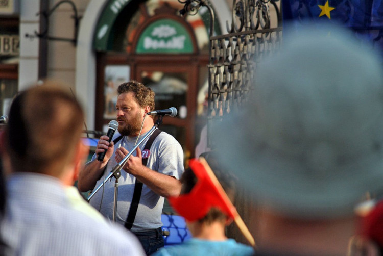 Lidé se sešli protestovat proti prezidentu Zemanovi a Andreji Babišovi