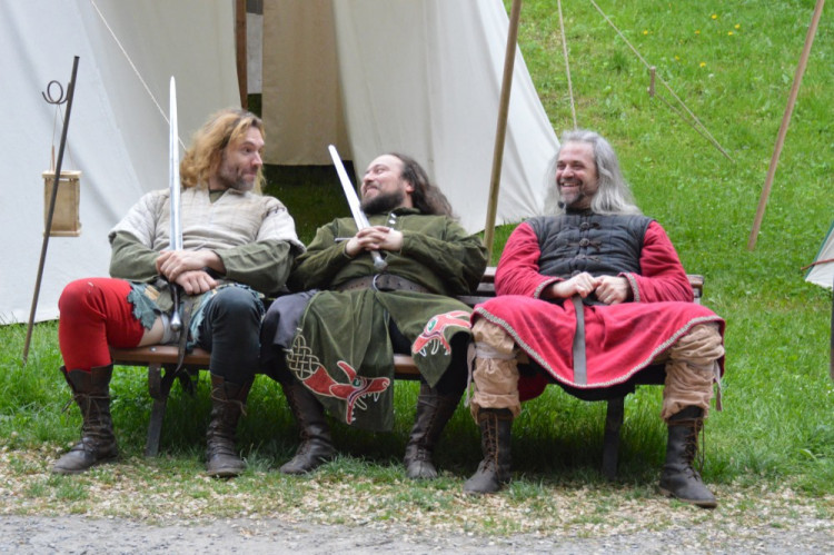 FOTOGALERIE: Na Helfštýně řinčí meče, koná se tam Festival vojenské historie