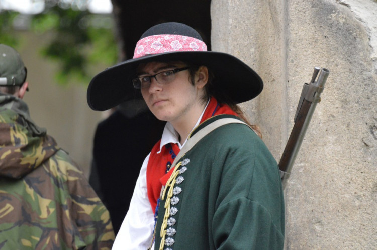 FOTOGALERIE: Na Helfštýně řinčí meče, koná se tam Festival vojenské historie