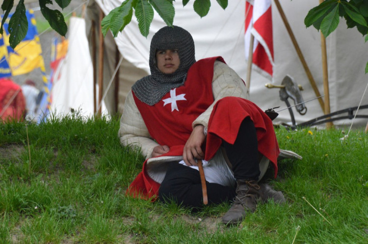 FOTOGALERIE: Na Helfštýně řinčí meče, koná se tam Festival vojenské historie