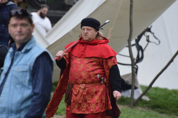 FOTOGALERIE: Na Helfštýně řinčí meče, koná se tam Festival vojenské historie