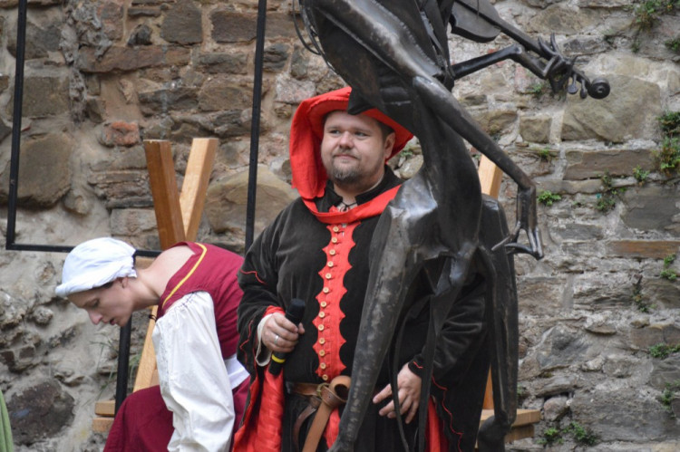 FOTOGALERIE: Na Helfštýně řinčí meče, koná se tam Festival vojenské historie