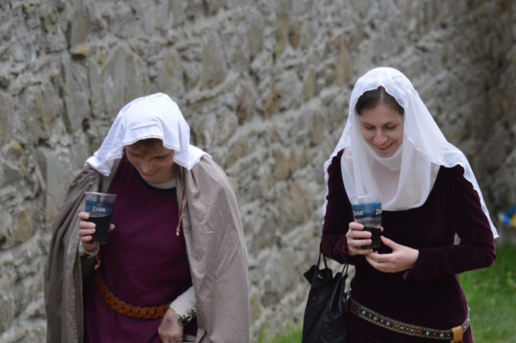 FOTOGALERIE: Na Helfštýně řinčí meče, koná se tam Festival vojenské historie