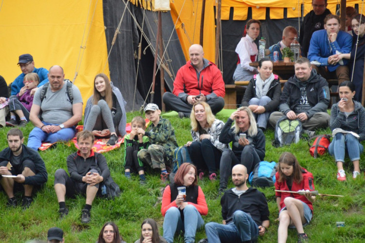 FOTOGALERIE: Na Helfštýně řinčí meče, koná se tam Festival vojenské historie
