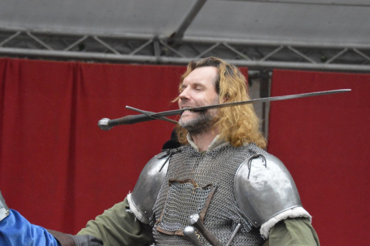 FOTOGALERIE: Na Helfštýně řinčí meče, koná se tam Festival vojenské historie