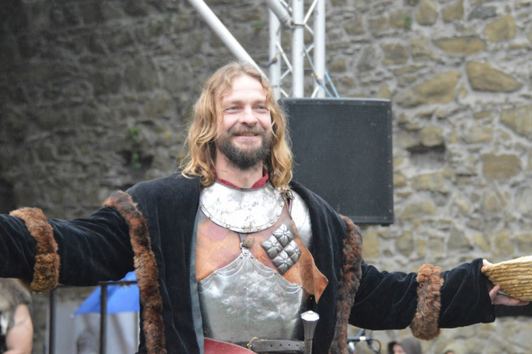 FOTOGALERIE: Na Helfštýně řinčí meče, koná se tam Festival vojenské historie