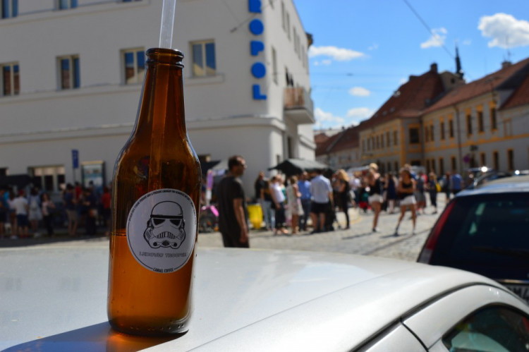 FOTOGALERIE: Prvnotřídní káva za krásného dne. V Olomouci se podruhé konal Den kávy