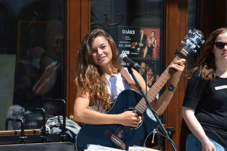 FOTOGALERIE: Prvnotřídní káva za krásného dne. V Olomouci se podruhé konal Den kávy