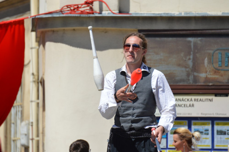 FOTOGALERIE: Prvnotřídní káva za krásného dne. V Olomouci se podruhé konal Den kávy