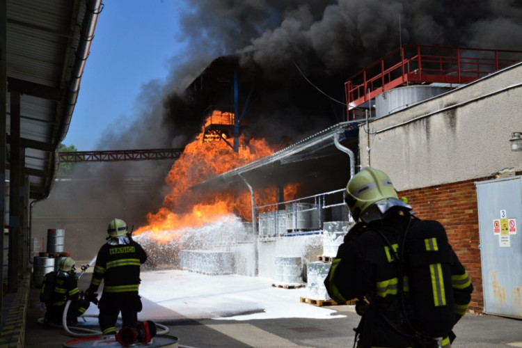 Požár areálu Severochema v Liberci