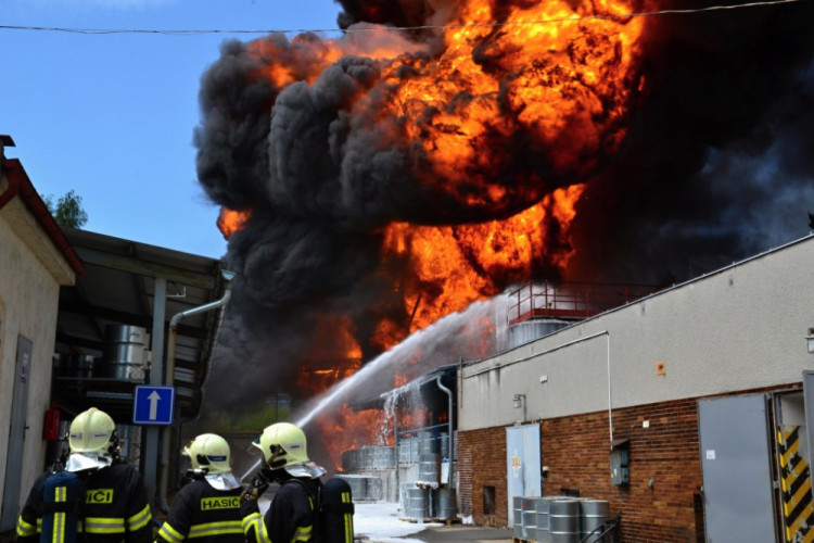 Požár areálu Severochema v Liberci
