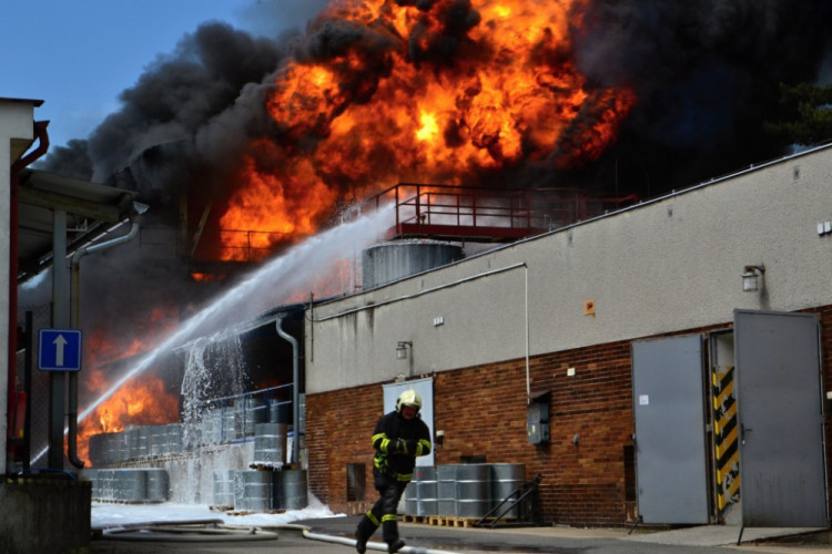 Požár areálu Severochema v Liberci