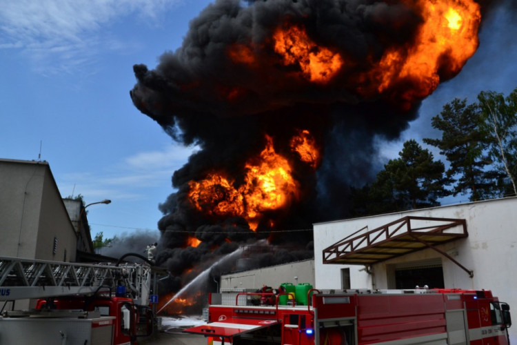 Požár areálu Severochema v Liberci