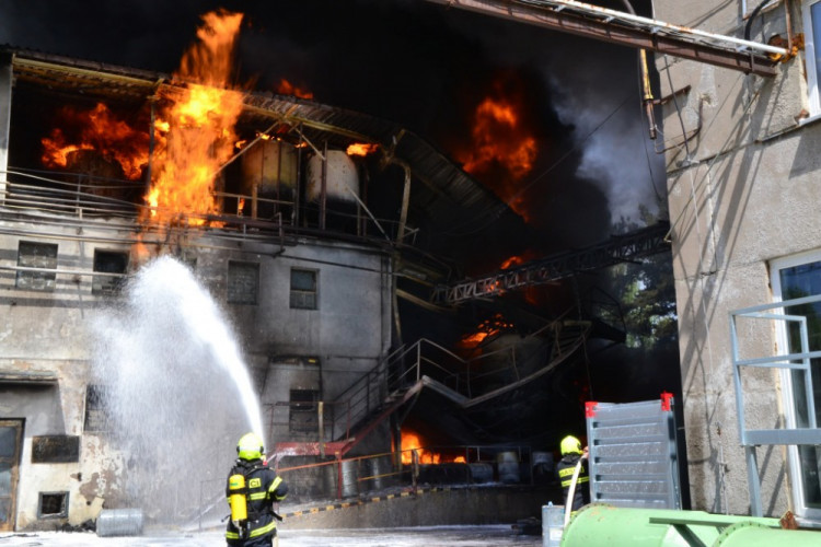 Požár areálu Severochema v Liberci