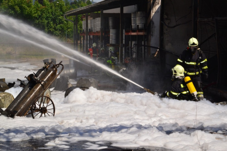 Požár areálu Severochema v Liberci
