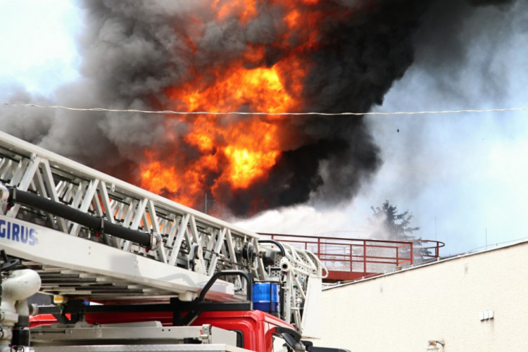 Požár areálu Severochema v Liberci