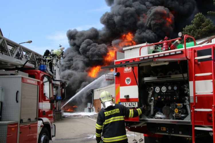 Požár areálu Severochema v Liberci