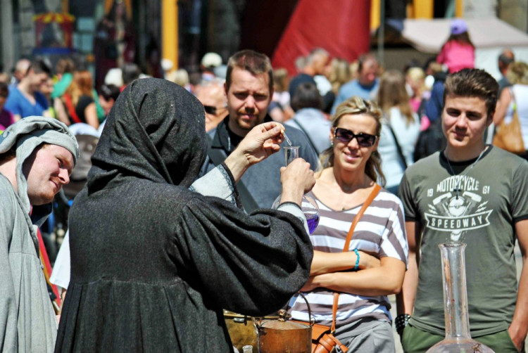 Jarmark před libereckou radnicí