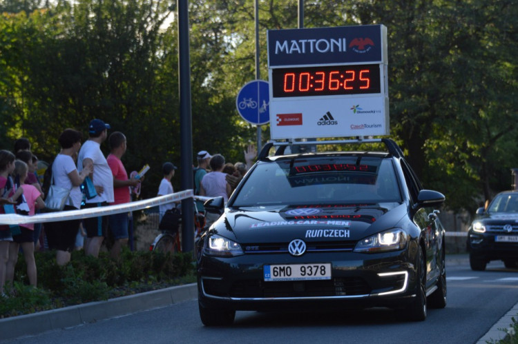 FOTO: Letošní půlmaraton je za námi, vyhrál ho Keňan Josphat Kiprop Kiptis. Podívejte se na fotky ze závodu