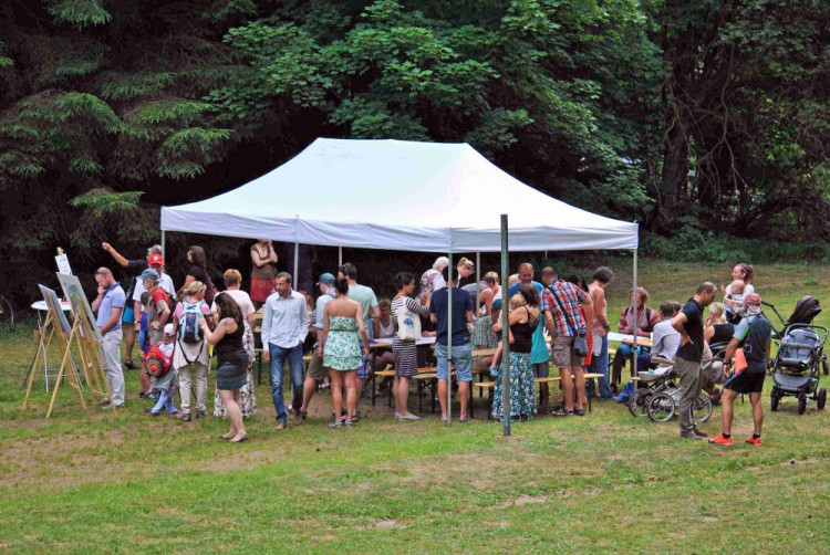 Lidé přišli na projednávání obnovy Lesního koupaliště