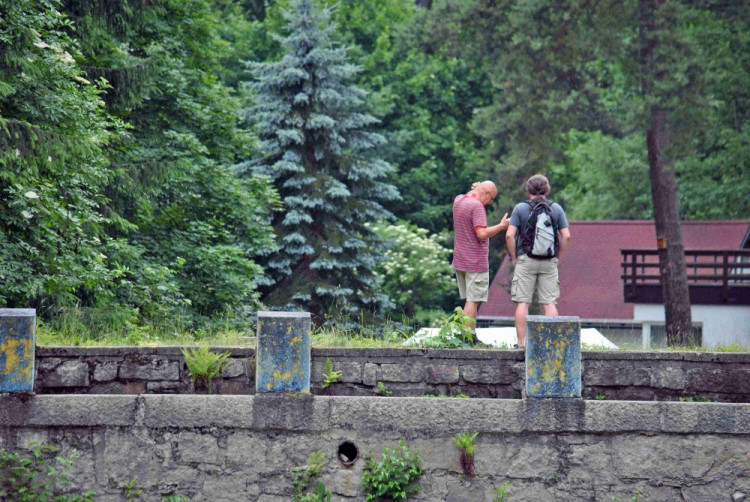 Lidé přišli na projednávání obnovy Lesního koupaliště